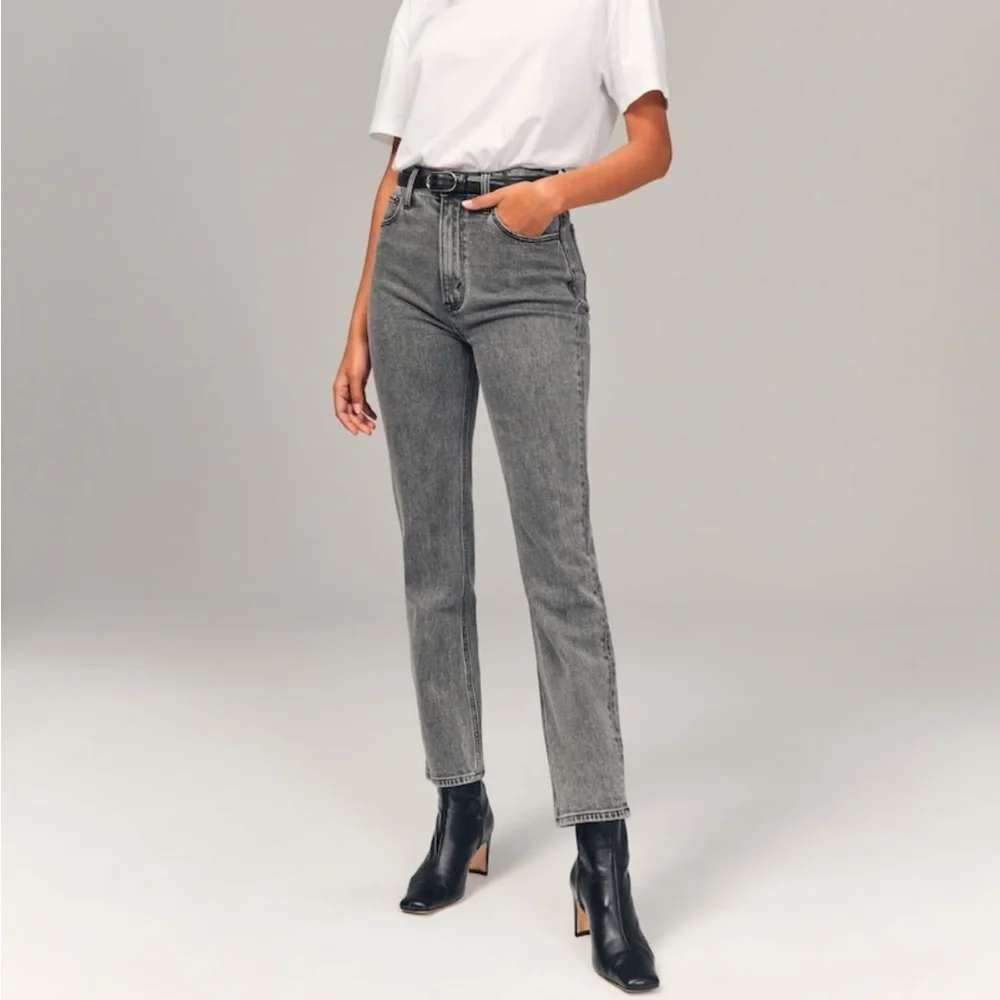 Abercrombie & Fitch Curve Love 90s Straight Ultra High Rise Jeans Gray 31 12L